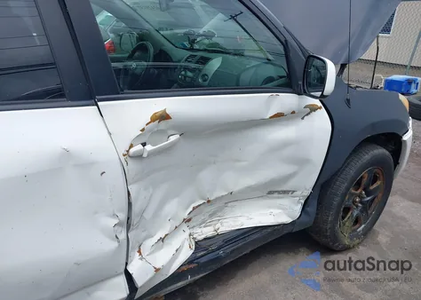 2006 Toyota Rav4 из США, поврежденный, VIN JTMBD33V066022303